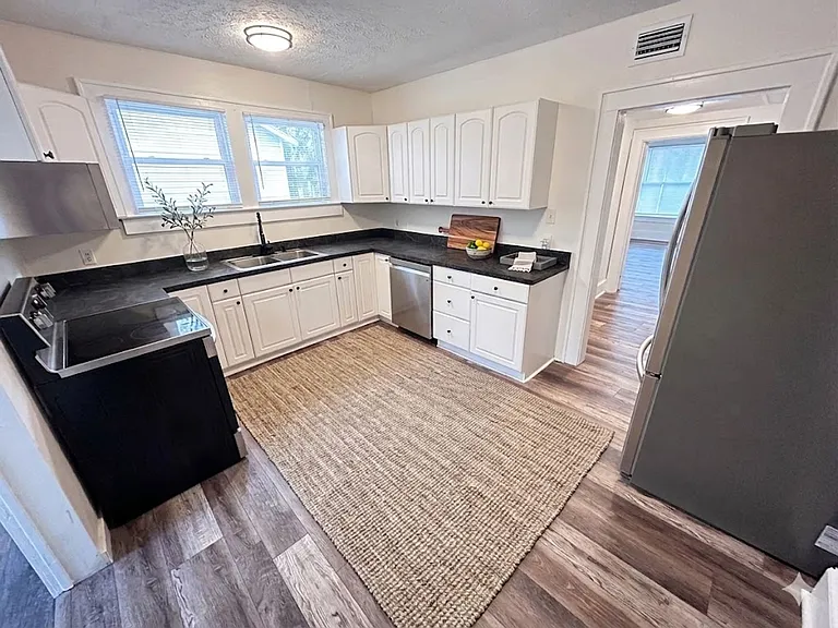 2561 Rosselle St — Photo 18