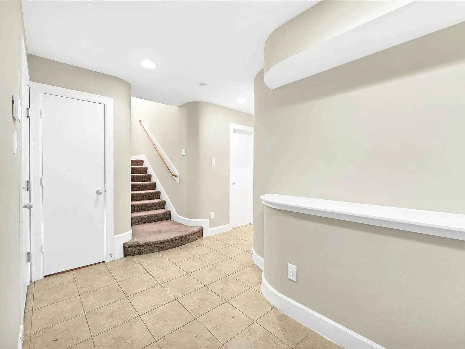 3 bed, 2.0 bath, 1791 sqft, $2,095 — Photo 3