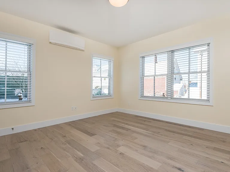 52 Wilmot St #1R — Photo 9