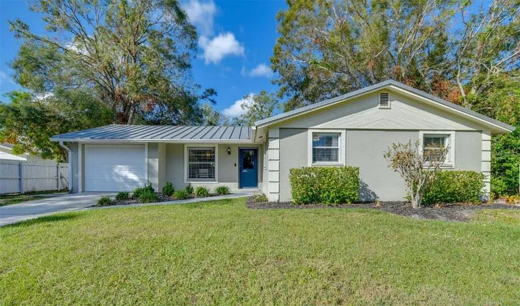 3 bed, 2.0 bath, 1131 sqft, $2,775 — Photo 1