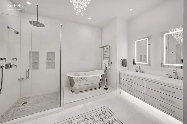 Sold by Sotheby's International Realty | media 11