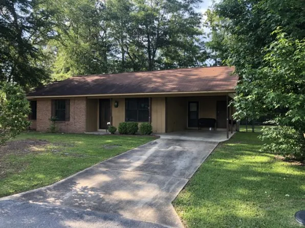 222 Swedenburg Cir, Columbus, MS 39702