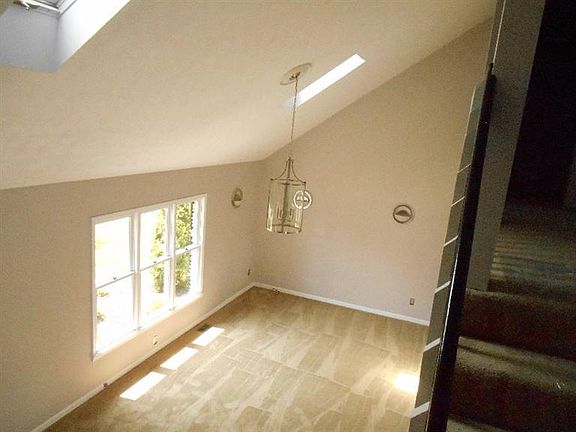 4th image of 526 Berlin Dr