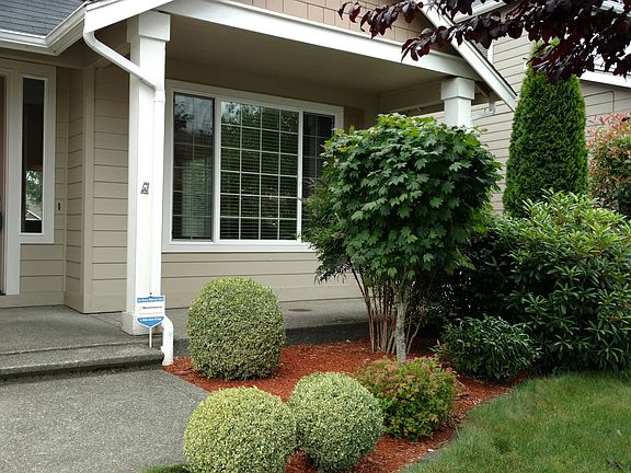 2nd image of 3829 Ingleside Dr SE
