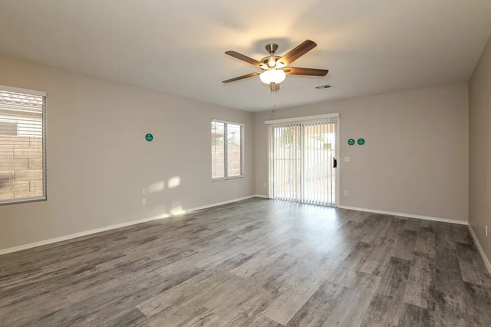 3 bed, 2.0 bath, 1313 sqft, $2,245 — Photo 3