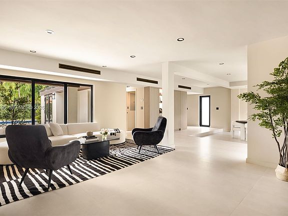 3rd image of 2805 SW 4th Ave