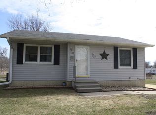 423 5th Ave NW, Oelwein, IA 50662