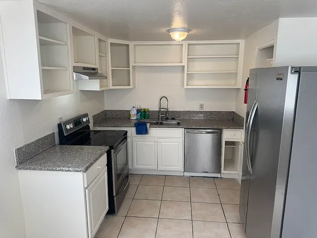 875 S Quebec St — Photo 1