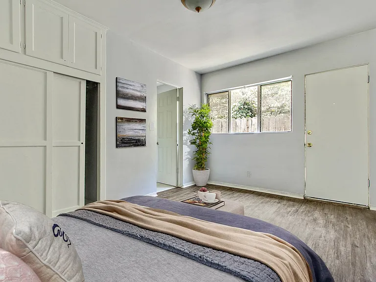Levering Apartments — Photo 20