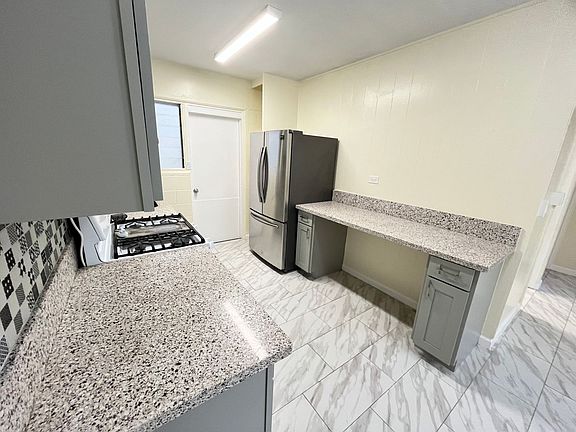 3rd image of 918 Hikina Ln #C