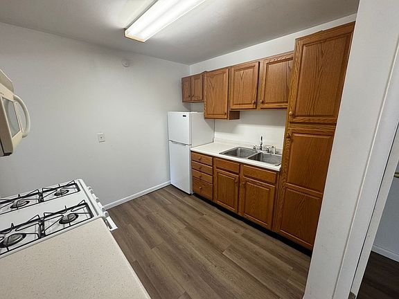 2nd image of 965 Grove St Floor 1