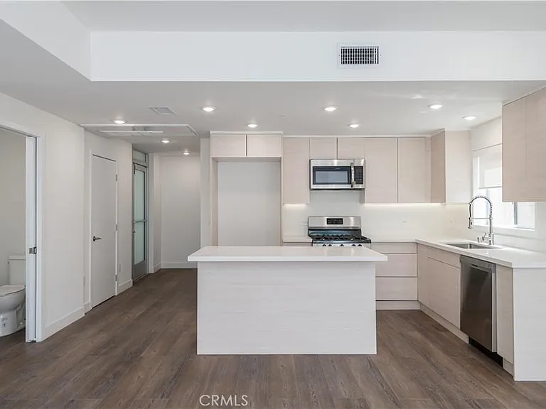 1245 N New Hampshire Ave #8 — Photo 3