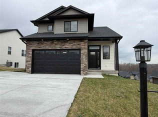 1306 E Gable Way, Tiffin, IA