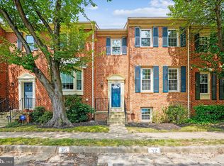 10148 Village Knolls Ct, Oakton, VA 22124