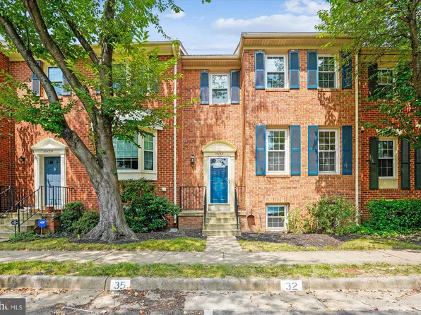 10148 Village Knolls Ct, Oakton, VA 22124