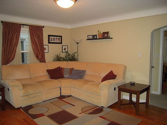 3rd image of 1521 Woodhurst Ave