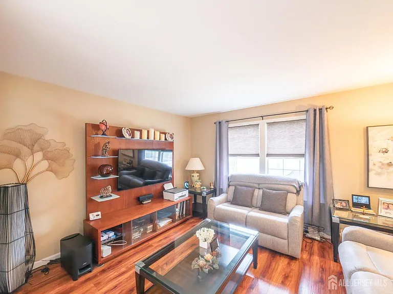 6 Patrick Henry Ct — Photo 4
