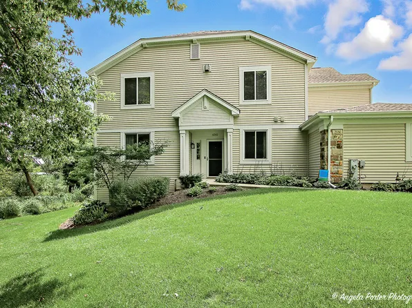 4342 Shooting Star Dr, Island Lake, IL 60042