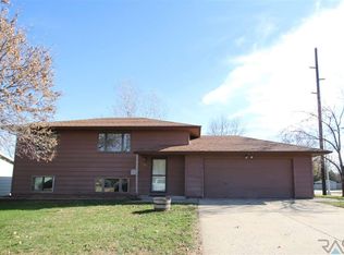 616 S Lewis Dr, Brandon, SD 57005