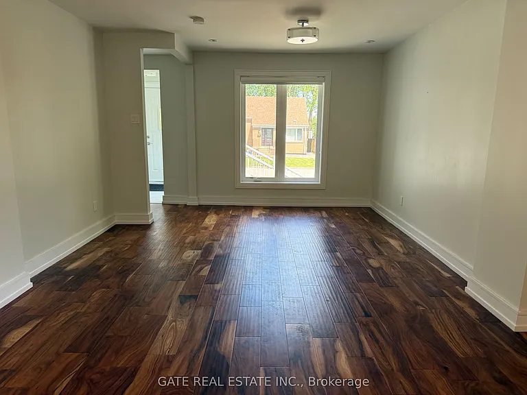 88 Lawrence Ave — Photo 15