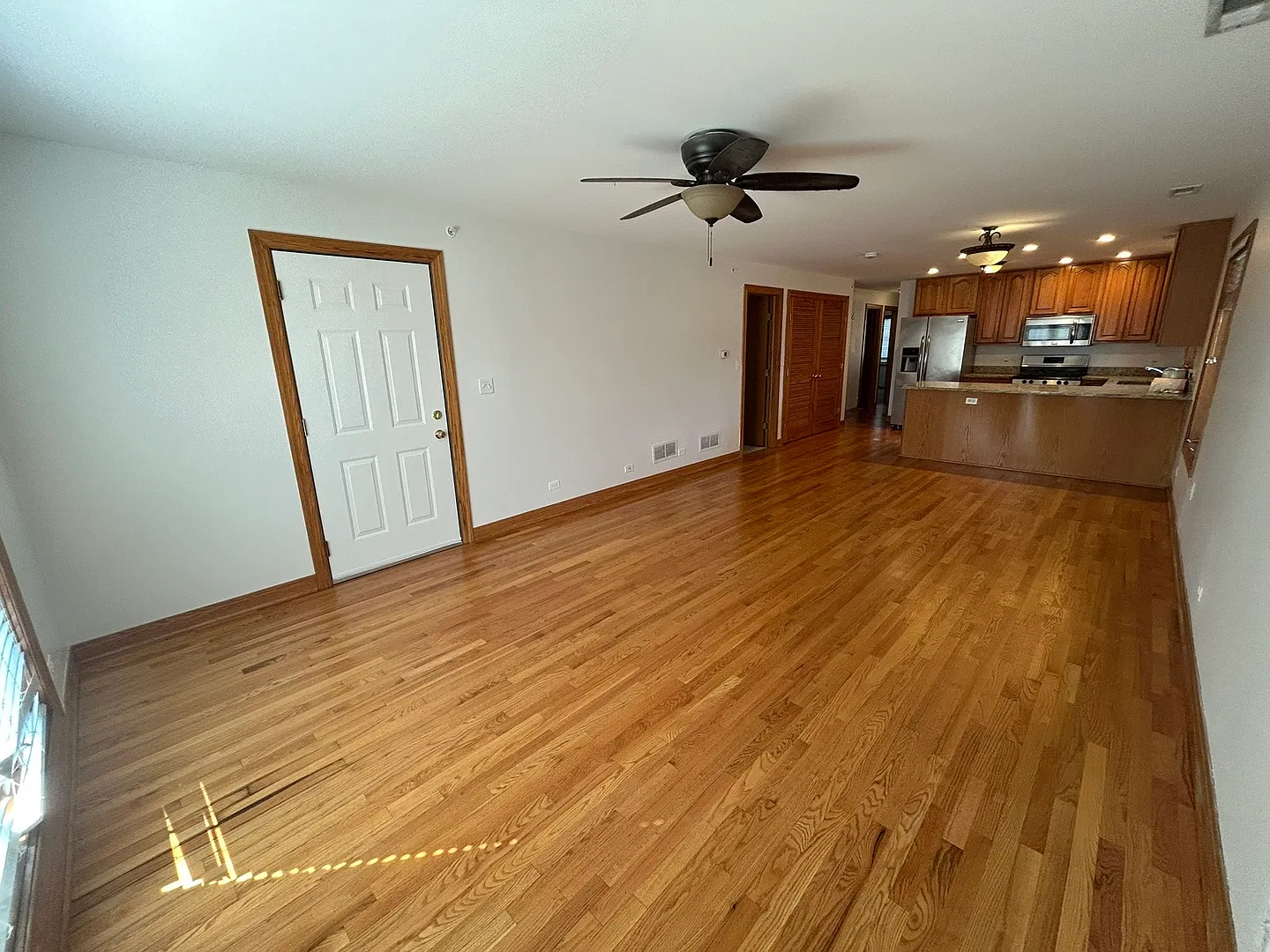 3 bed, 1200 sqft, $2,300 — Photo 4
