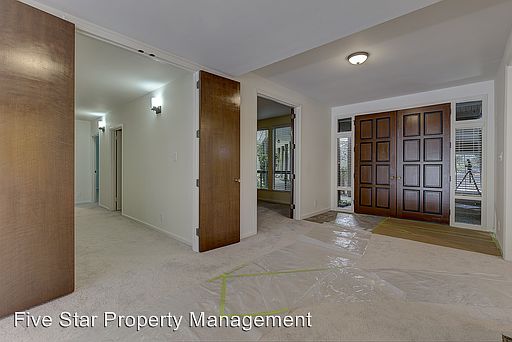 4th image of 58 Mansion Ct #817