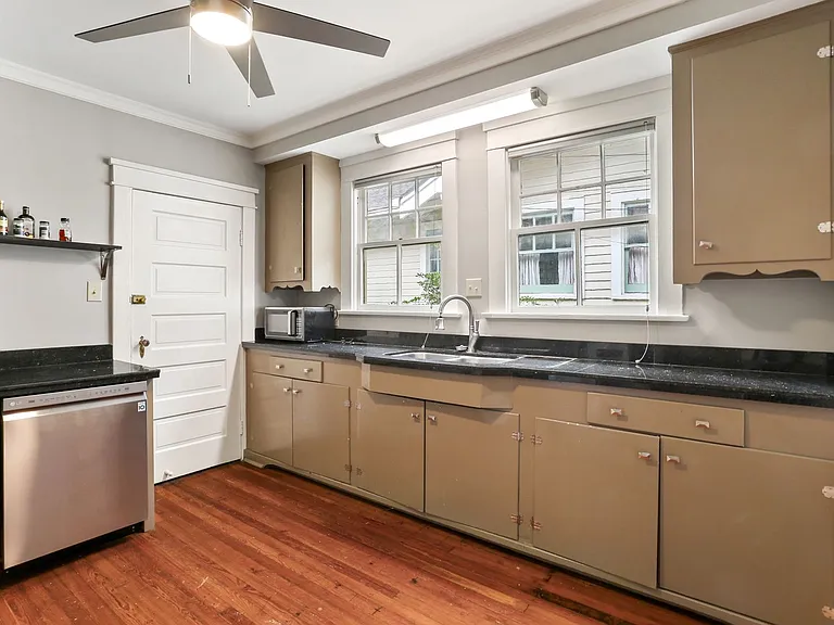 1739 Broadway St — Photo 2