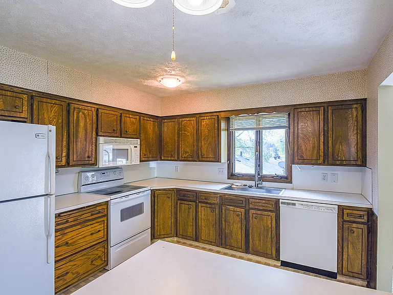 10205 T Cir — Photo 9