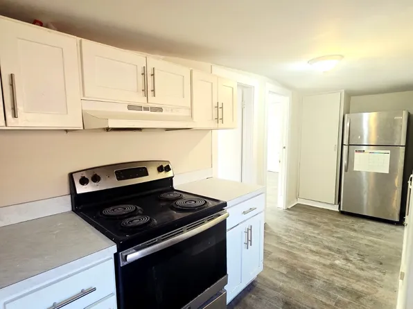 76 Pearsall Avenue image 1 of 8