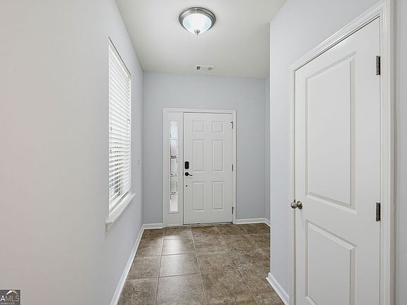 5th image of 254 Shaw Dr
