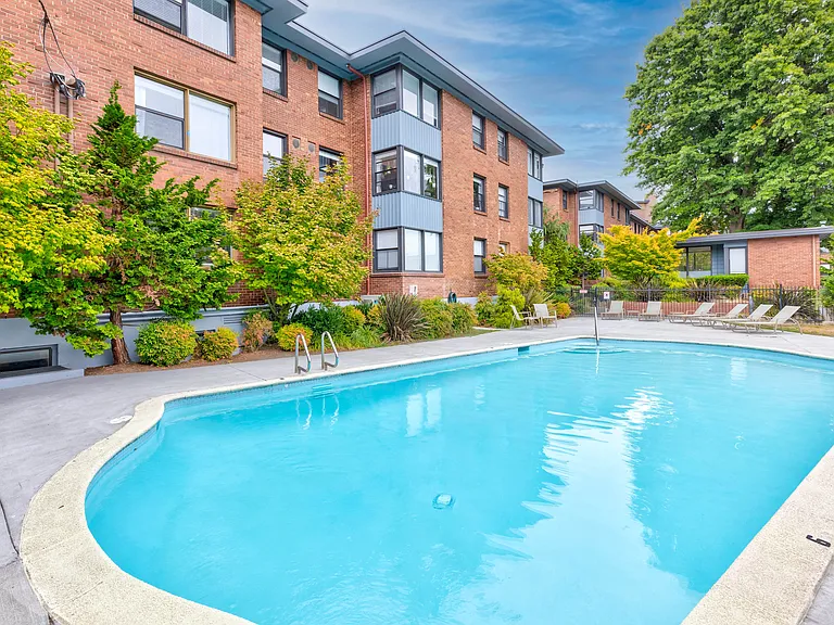Lock Vista Pool