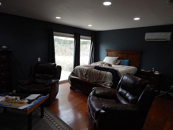 5th image of 1896 Park Cir