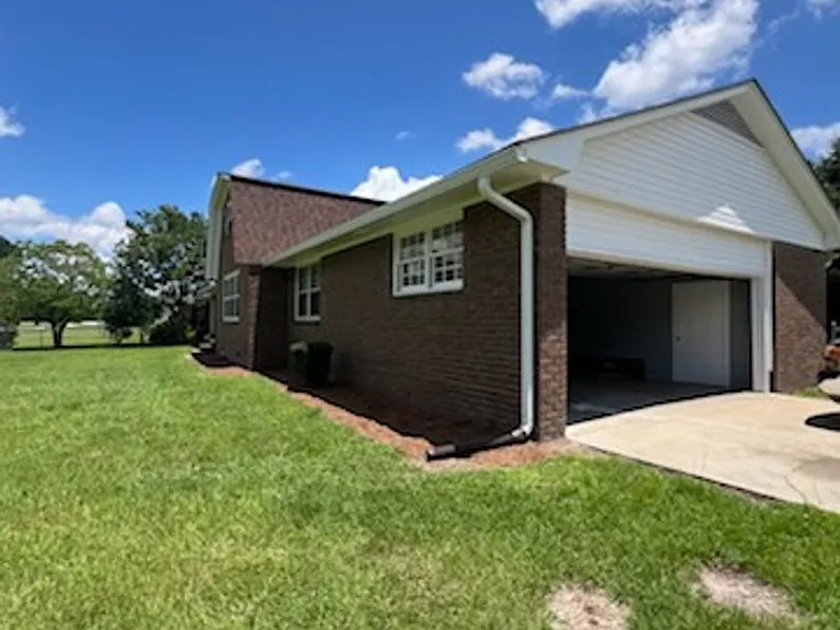 202 N Lakewood Dr — Photo 3