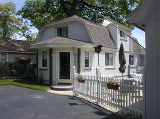 518 Chicago Dr, Howell, MI 48843