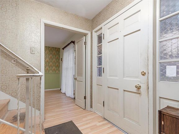 3rd image of 20 Greendale Dr