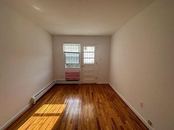 2nd image of 1640 Bell Blvd #1