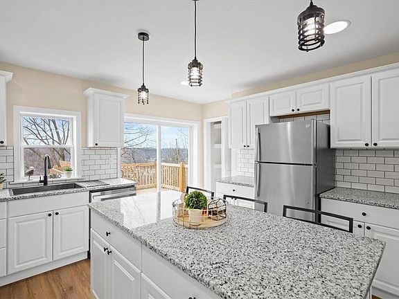 4th image of 823 Highland Ave
