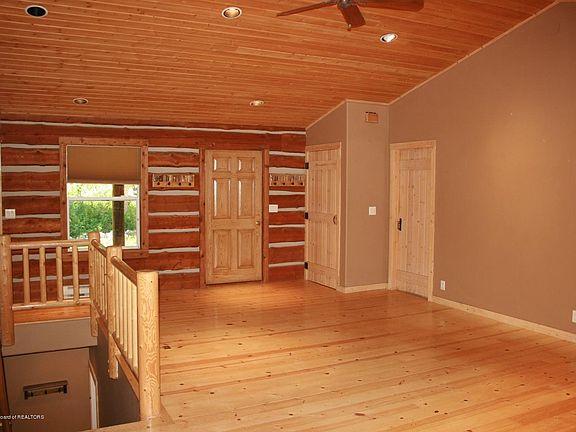 5th image of 180 Redwood Cir