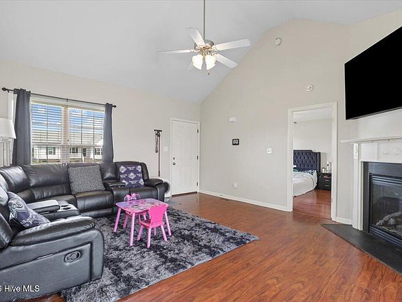3rd image of 200 Labrador Court