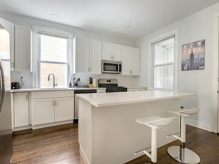 2252 N Lawndale Ave #1 — Photo 10