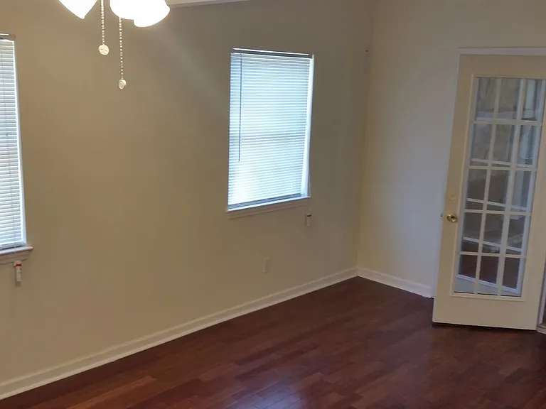 8 Saint Ives Ct — Photo 18