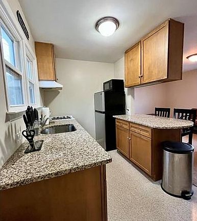 4th image of 41 Mountain Ave
