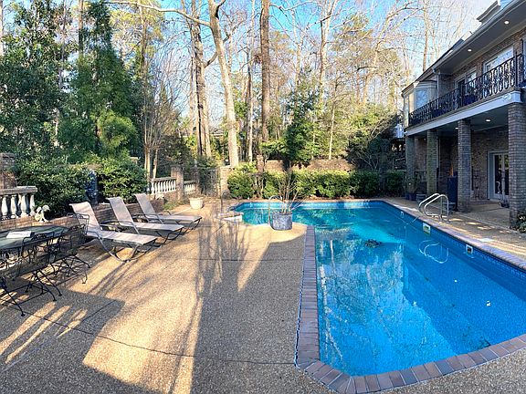 3rd image of 1409 Briarwood Cir