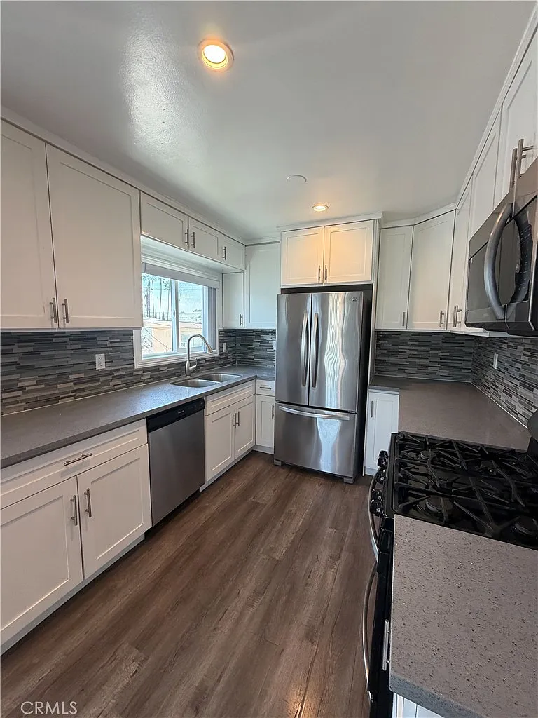 3 bed, 1350 sqft, $3,850 — Photo 2
