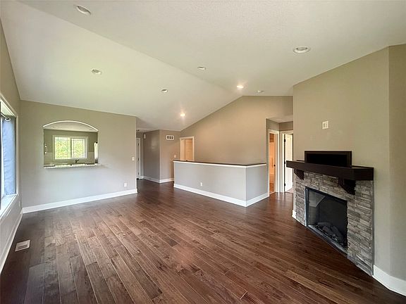 4th image of 1119 NE 15th Ln