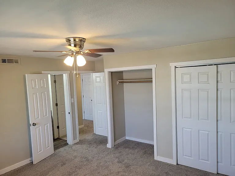 Stratford Square Apartments — Photo 3