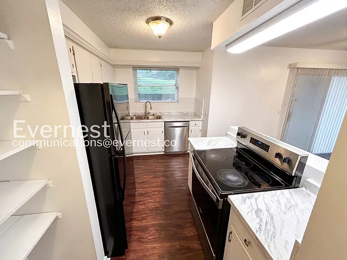 3 bed, 3.0 bath, 1516 sqft, $1,800 — Photo 4