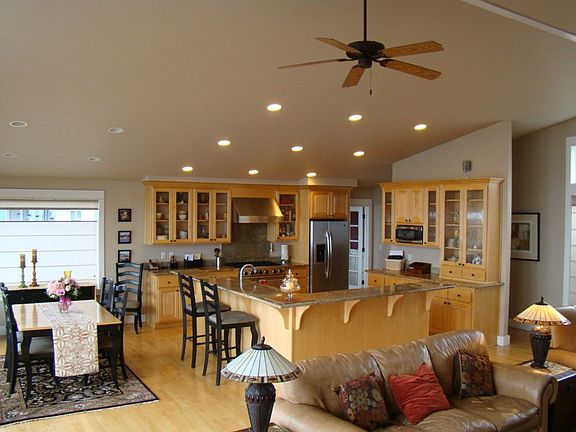2nd image of 1059 Wyndham Way