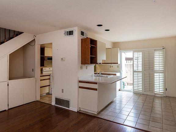 5th image of 21072 Red Fir Ct