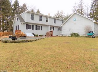 62 Ridge Rd, Oak Ridge, NJ 07438